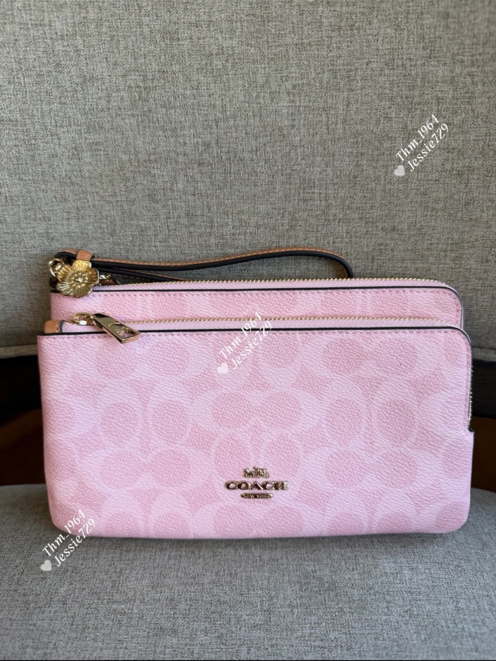 NWT！COACH Double Zip Wristlet In Signature  With Charms（CEF61）fast shipping